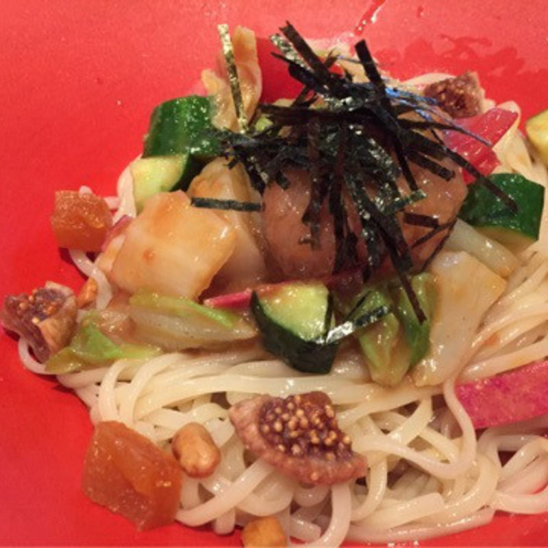 チョップドサラダのビーガン冷やし中華〜和風仕立て〜(ソラノイロ ARTISAN NOODLES)