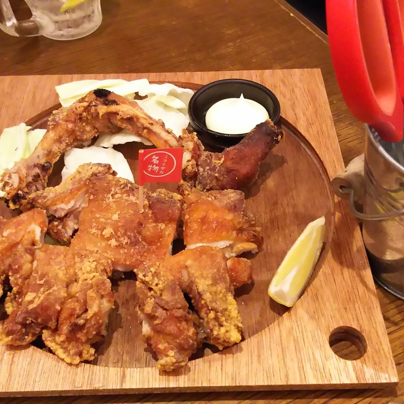 清流若どり もも一本グローブ揚げ(ミライザカ 川崎砂子店)