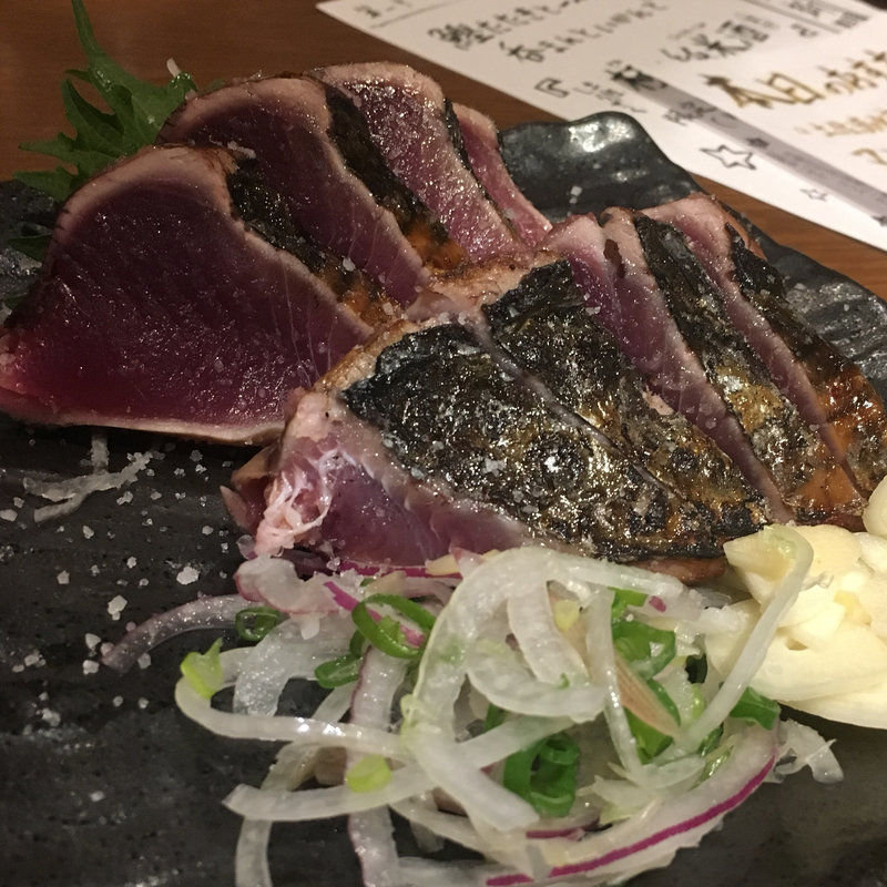 藁焼き鰹のタタキ(塩)8キレ(藁焼き鰹たたき 明神丸 西新宿店)