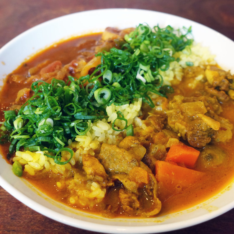 真ダコと野菜の酸っぱいカレー&ココナツチキンカレーの合いがけ(マガリーダッタ)