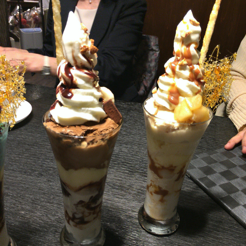 チョコレートとキャラメルパフェ(カフェ・エ・クラフト・ユエ)