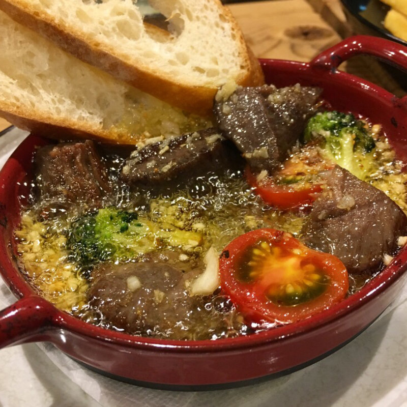 タンのアヒージョ(肉バル大樹)