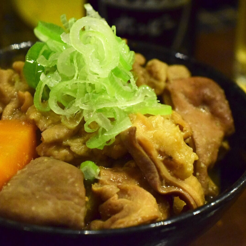 店長手づくりもつ煮込み(やきとり炭家)