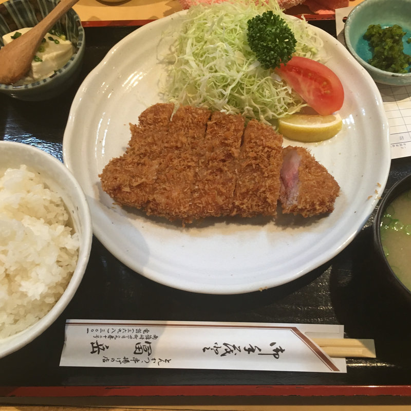 上ロースカツ定食(冨岳)