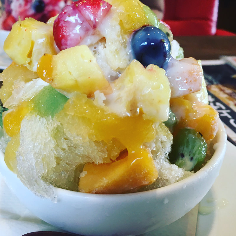 トロピカルフルーツどっさりのかき氷(ひばり )