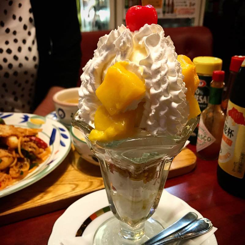 完熟マンゴーパフェ(カフェ＆デリ 伯爵邸)