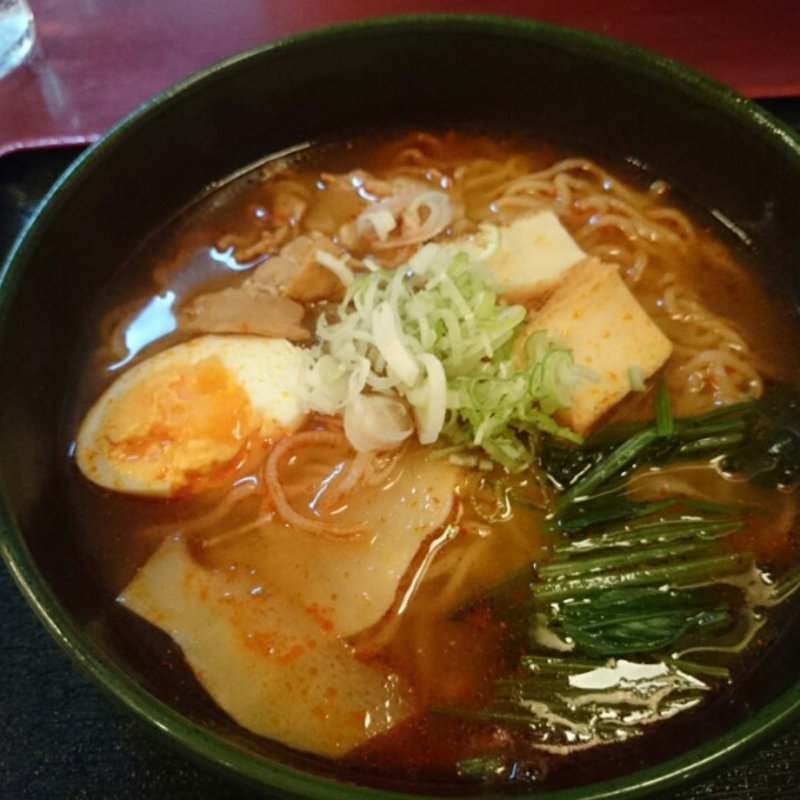 豚バラ肉と豆腐の旨辛ラーメン(鯛麺真魚 （タイメンマオ）)