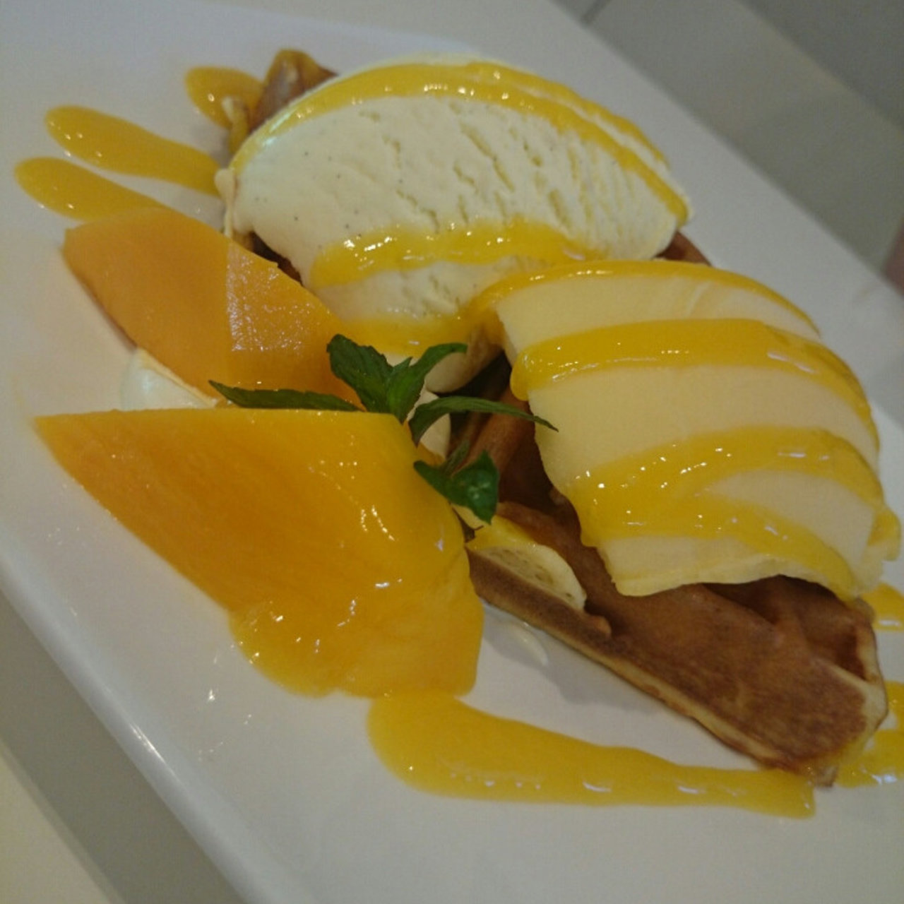 国産マンゴーワッフル(フルーツカフェ オレンジ （fruit cafe ORANGE）)の口コミ一覧 おいしい！が増えるグルメアプリ「SARAH」