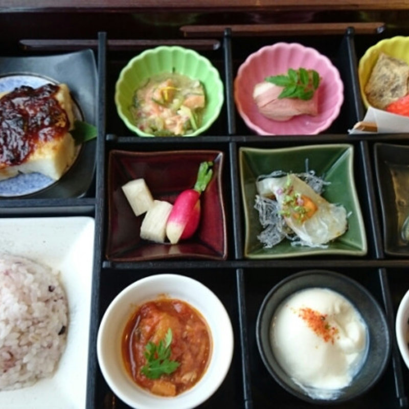 松花堂(市場小路 JR京都伊勢丹店 （イチバコウジ）)