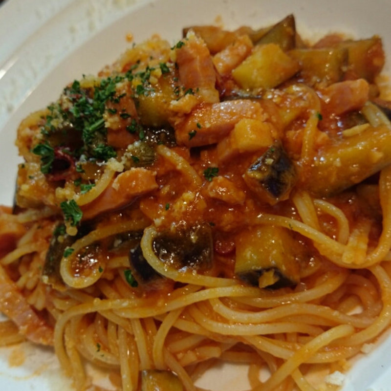 茄子とトマトのパスタ(イタリアンバル Bambino（バンビーノ）)