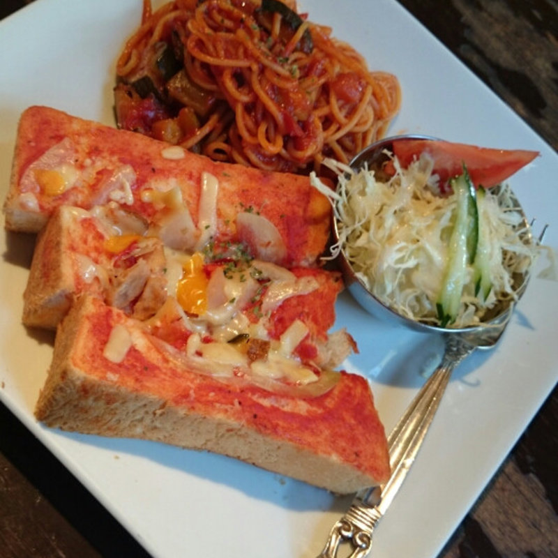 ピザトーストとナポリタン(千駄木倶楽部)