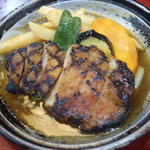 黒豚ステーキ膳(ごはん、みそ汁、サラダ、漬物付き)