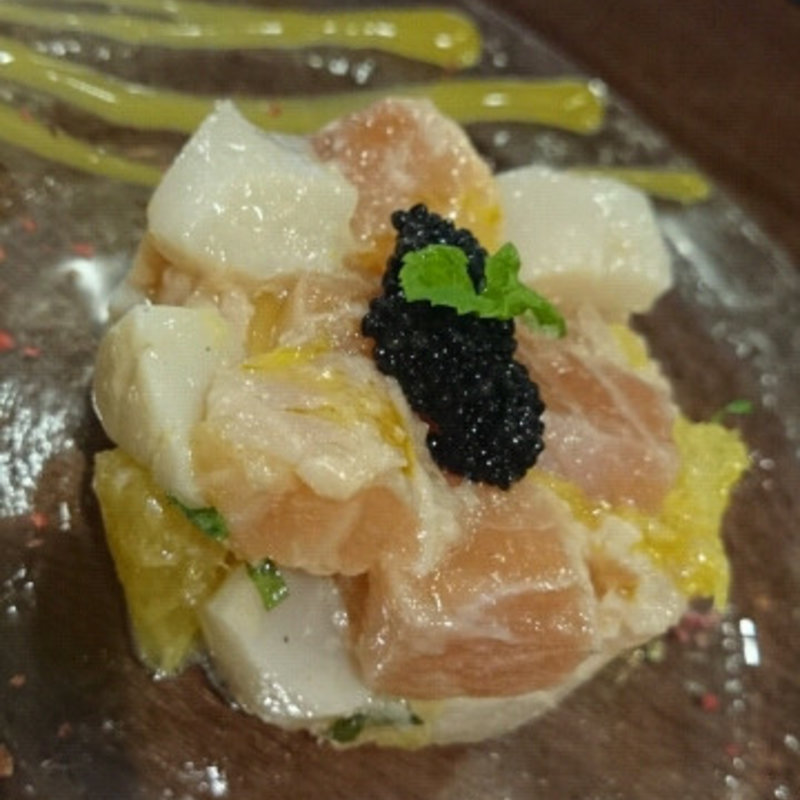 サーモンとオレンジマリネ キャビア添え(俺のイタリアンmarche)