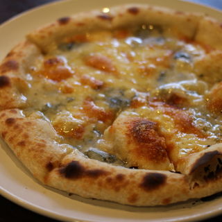 ゴルゴンゾーラのピザ(カネ保水産)