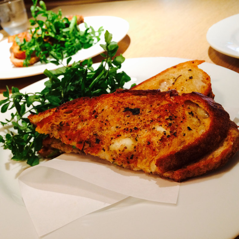 モッツァレラとセージのホットサンドイッチ(bills)