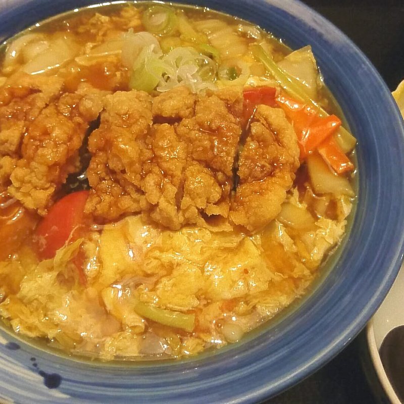 鶏竜田の黒酢酸辣うどん(味の民芸)