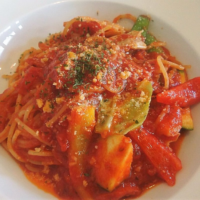 夏野菜とチョリソーの辛口トマトソース(ボスケット （Ｂｏｓｃｈｅｔｔｏ）)