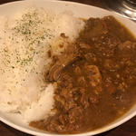 南国風牛すじカレー メガ(THE肉丼の店)