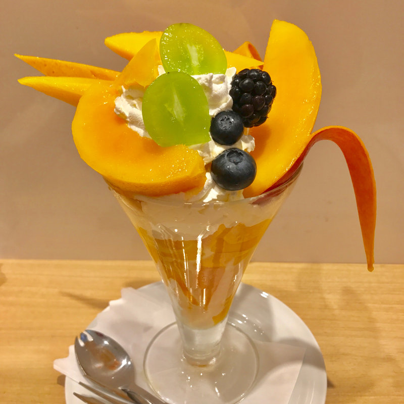 宮崎マンゴーパフェ(果実園 リーベル 新宿店)
