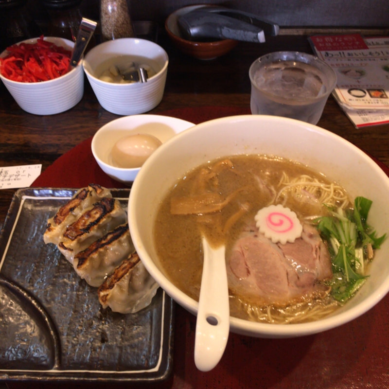 ぶしめん 味玉 餃子(博多とんこつ ばり 岡山駅前店 )