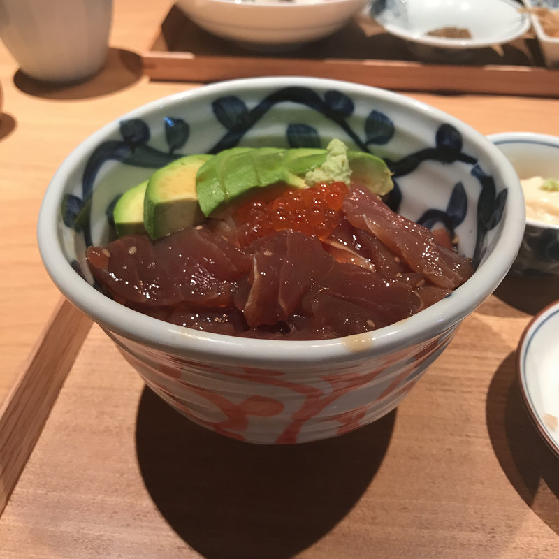 漬けまぐろとアボカド胡麻だれ丼御膳(小割烹おはし あきはばらりびんぐ )