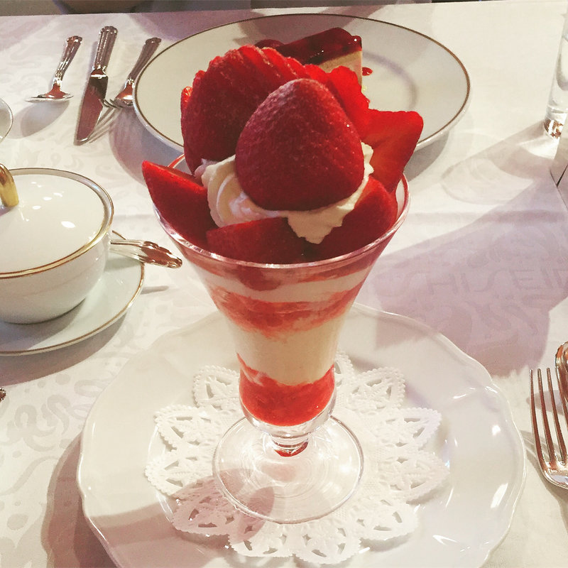 なつあかりのパフェ(資生堂パーラー サロン・ド・カフェ 銀座本店)