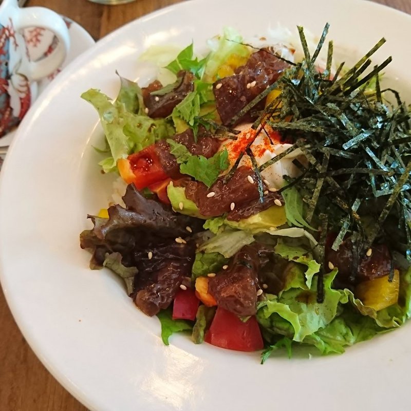 マグロとアボカドのポキボウル(ザ バックヤード カフェ)