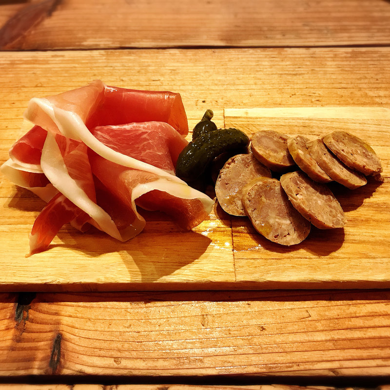 自家製！鴨の生ハムとチョリソー(和ビストロgg)