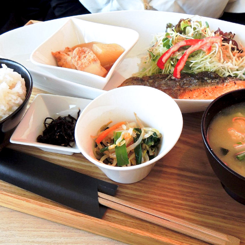 本日のランチ（鮭のムニエル）(cafe CHEERFUL （ちあふる）)