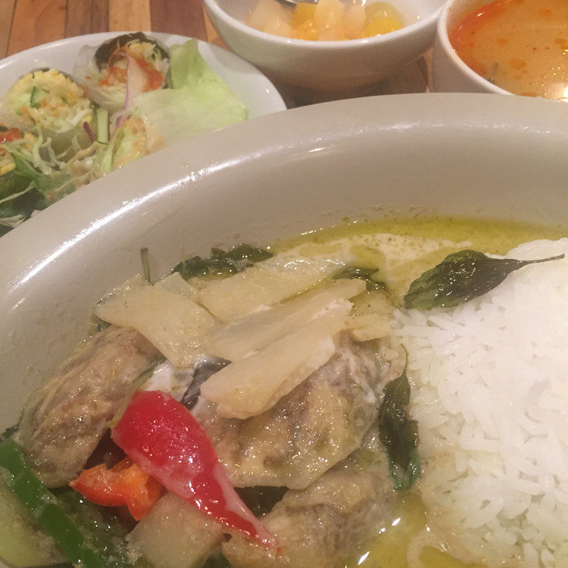 セレクトランチセットAグリーンカレー(タイ・サバイ)