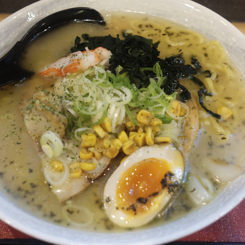 塩バジルらーめん(札幌らーめん獅子王 福岡大名店)