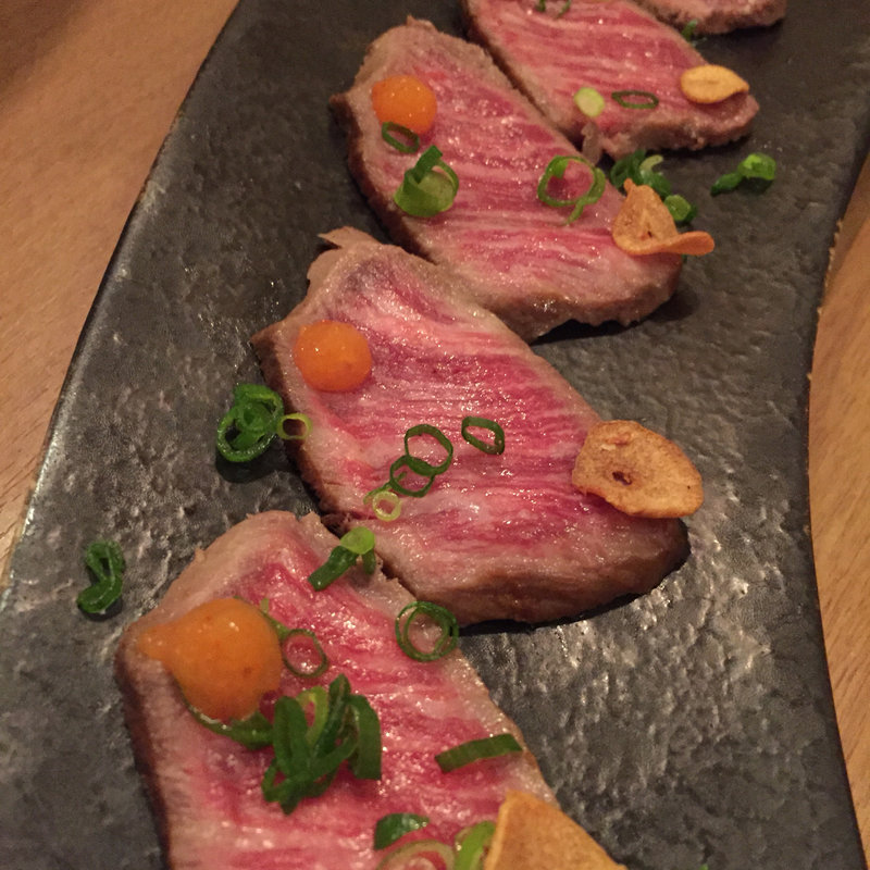 黒毛和牛のタタキ(博多もつ処 東屋 本店)