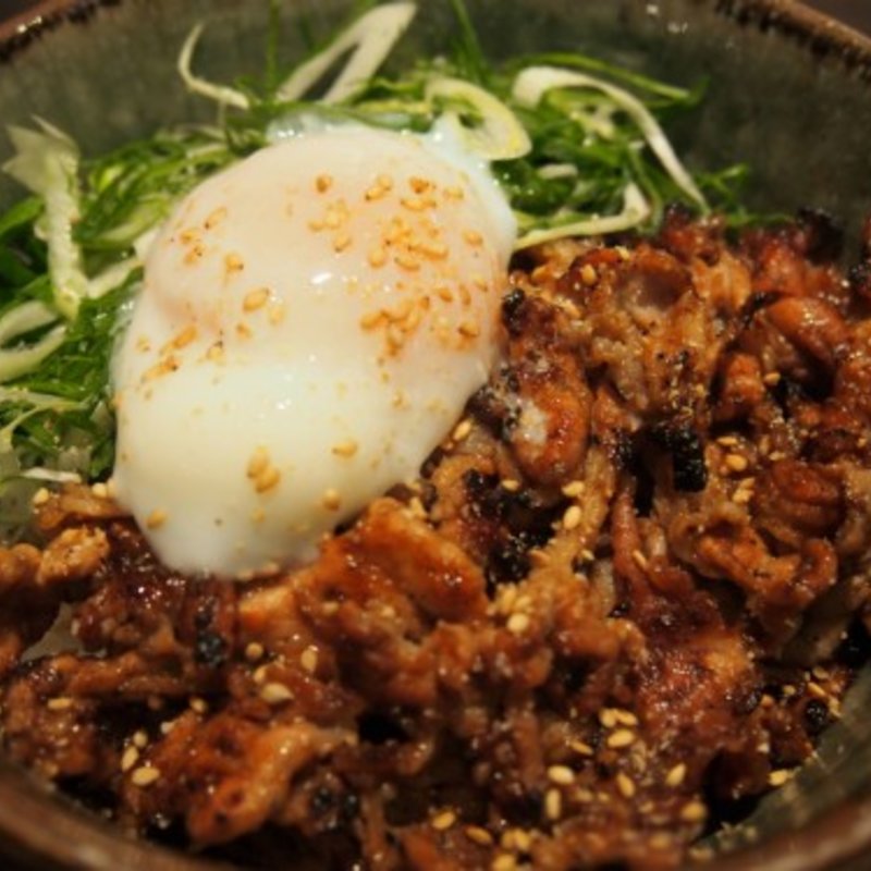 炙り豚みそ丼 並(鉄板焼物　やちむん )