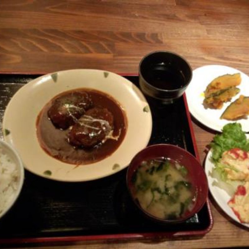 牛肉ハンバーグランチ(串カツ居酒屋manimani)