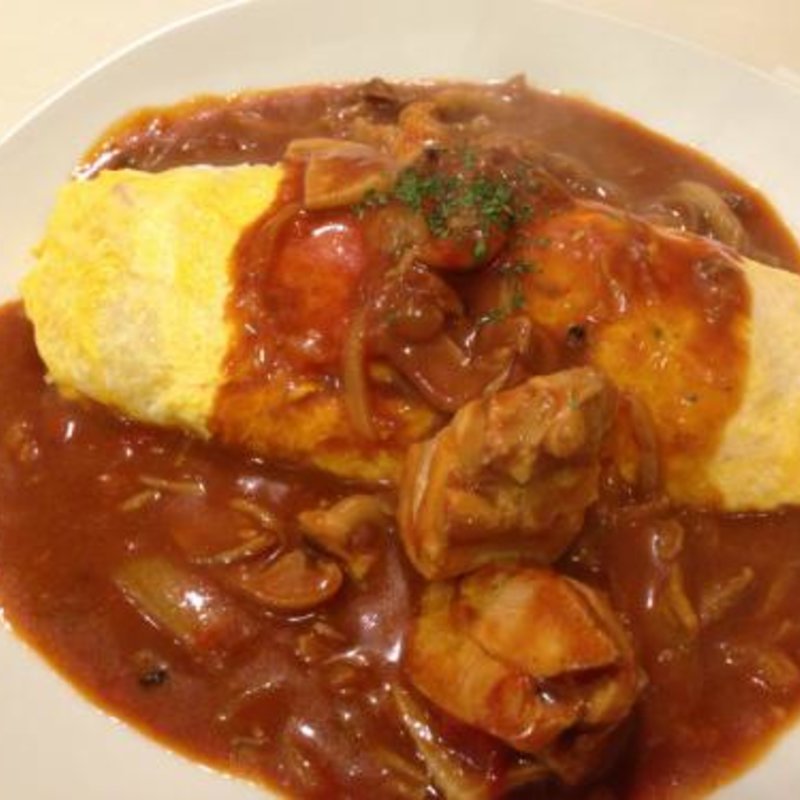 チキンとキノコのデミトマトソースオムライス(カフェ・ティアン)