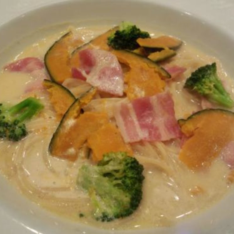 かぼちゃとベーコンとブロッコリーの豆乳スープスパ(PASTAまにあ （パスタマニア）)