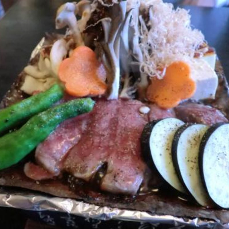 飛騨牛の朴葉みそ(郷土料理　芳花園 )