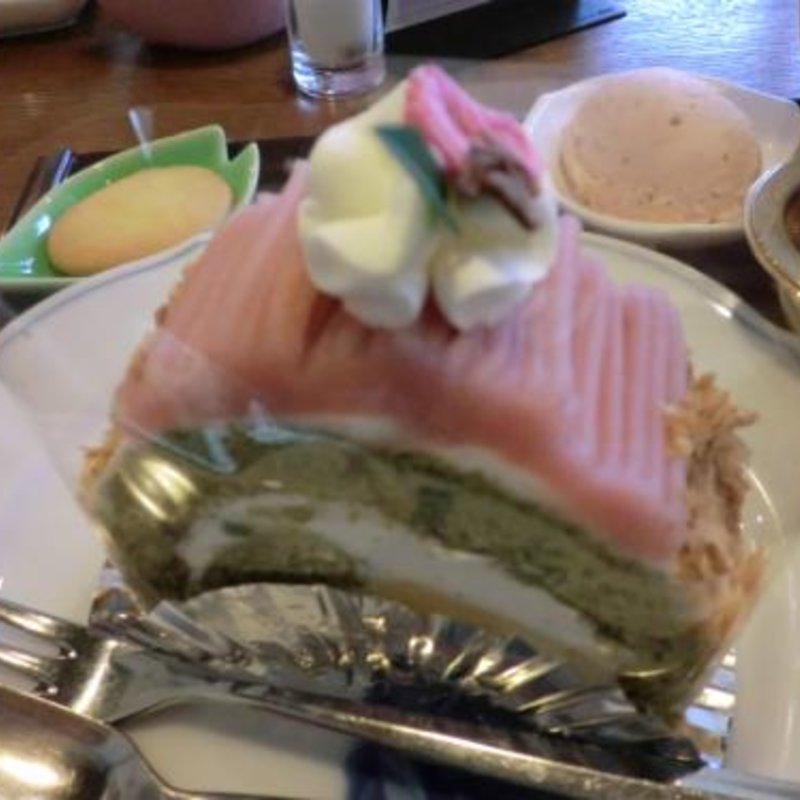 桜餡の抹茶ロールケーキ(桜珈琲 鳳本店)