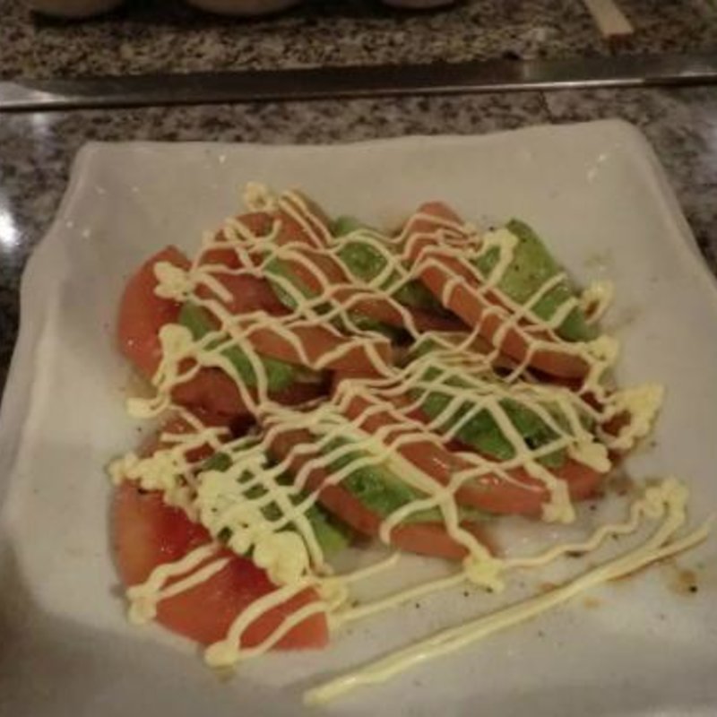 アボカドとトマトのサラダ(高見 )