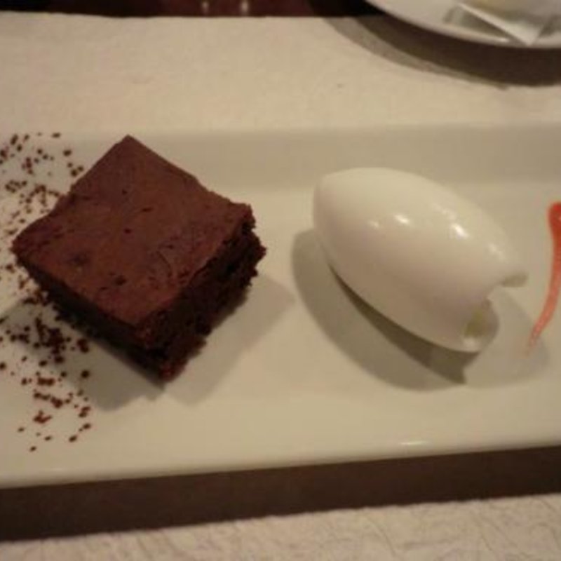 ミルクジェラートとチョコケーキ(gomenya)