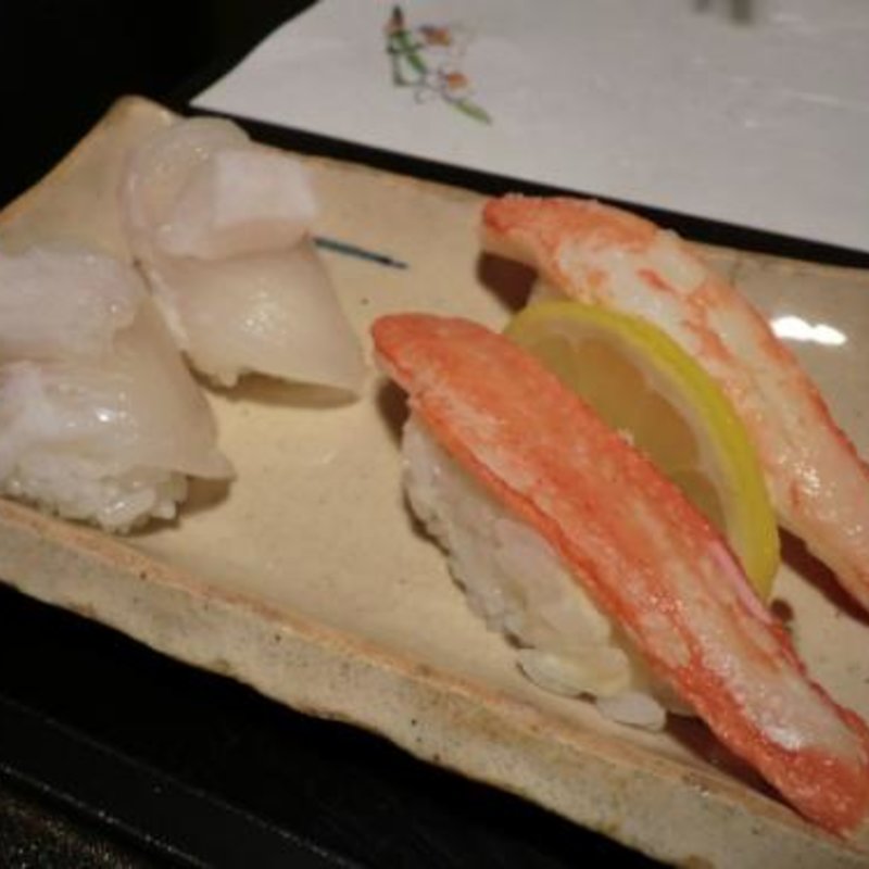 カニとヒラメ(西田鮨)