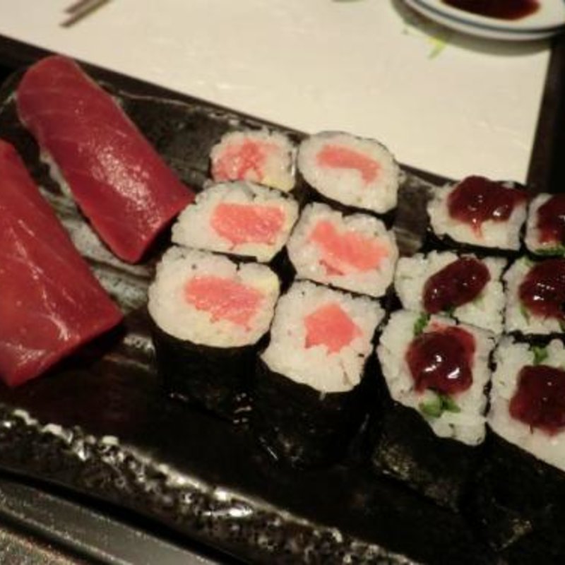 まぐろのづけとトロ鉄火としそ巻き(西田鮨)