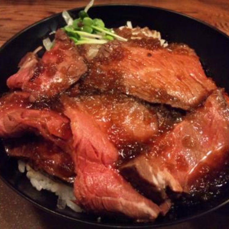 ローストビーフ丼(並盛)(炭火ステーキ ひだまり庵 本店)