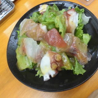 海鮮サラダ(立ち飲み うおすけ 京橋店)