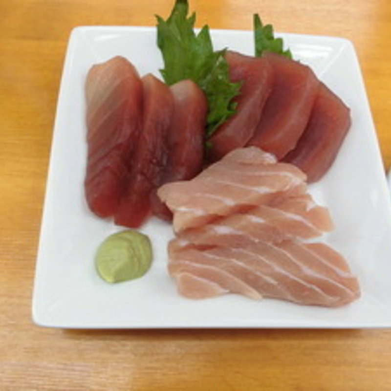 マグロの三種盛(立ち飲み うおすけ 京橋店)