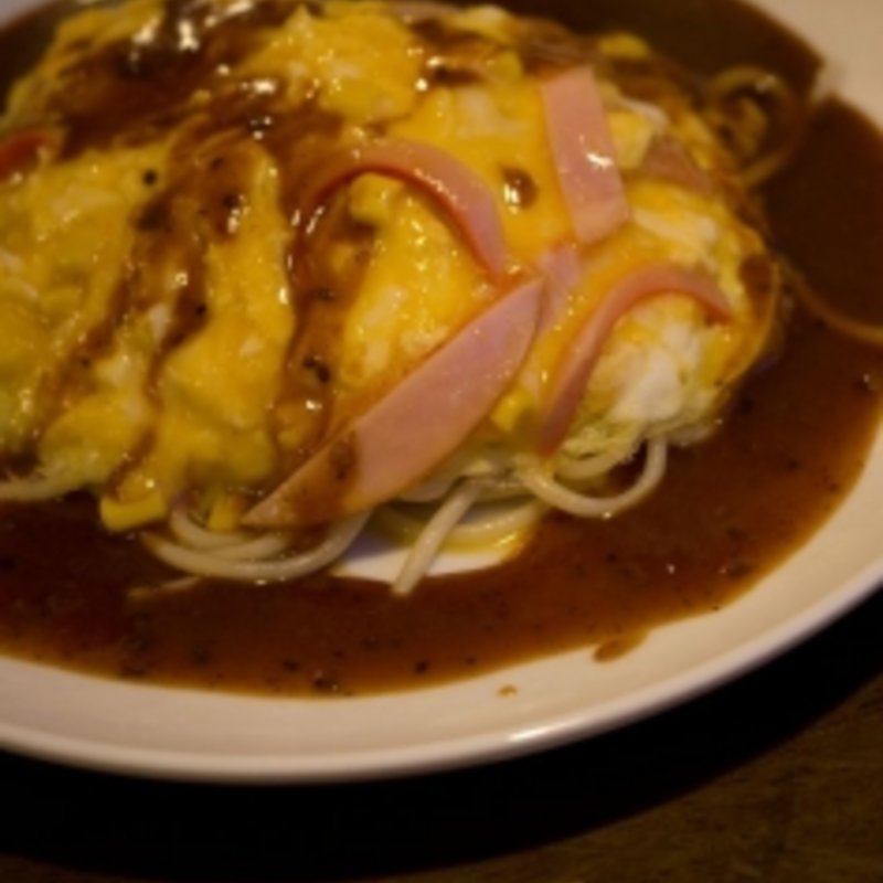 エッグネーゼ（ハム・ベ－コン・ウインナー・コーン・オムレツ）　(GOLDEN PASTA （ゴールデン パスタ）)