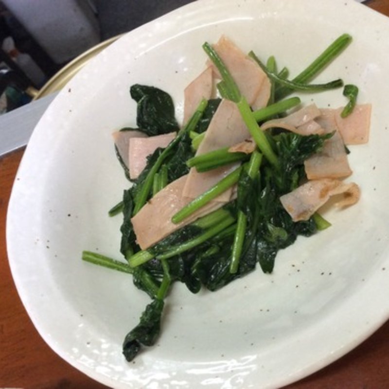 ほうれん草ハム炒め(まる笑 )