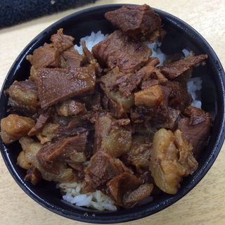 牛スジ丼（小）(十八番 本店 （ジュウハチバン）)