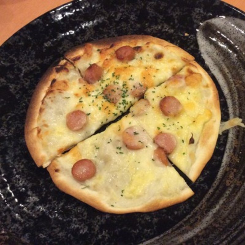 ソーセージのカルボナーラ風ピザ(志なのすけ 京橋店)