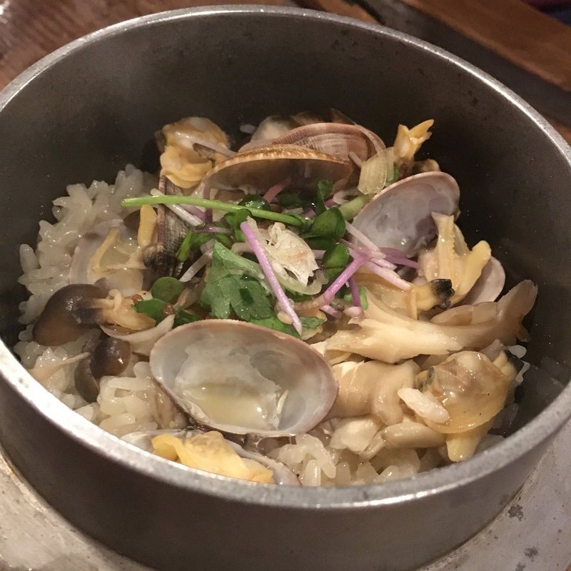 あさりと木の子の釜飯(炭焼と釜飯 さかぐち お初天神店)
